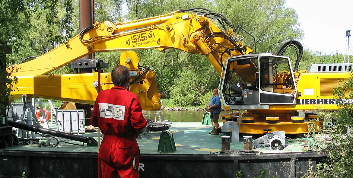 Geotechnische Untersuchungen im Wasserbau mit Spezialgerät